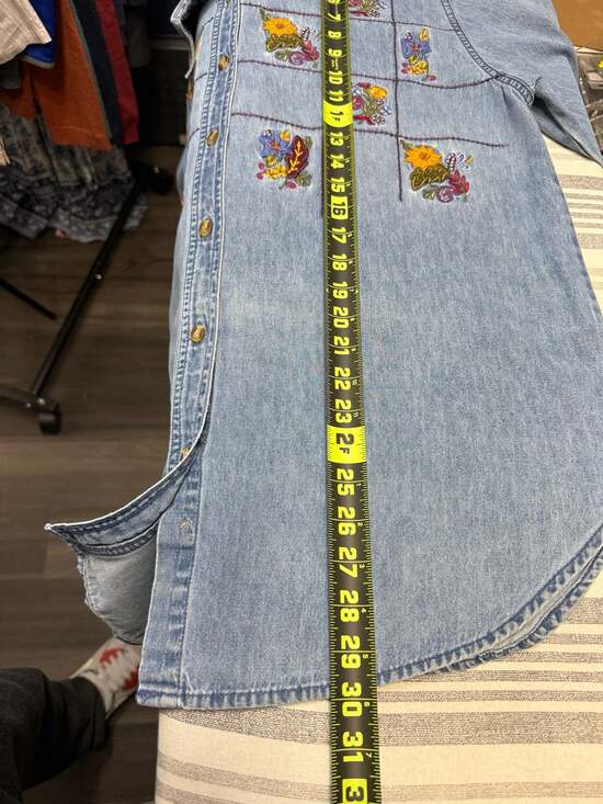 Vintage Bobbie Brooks Embroidered Floral Denim Shirt XL Cottagcore grandma chic! - Picture 4 of 6